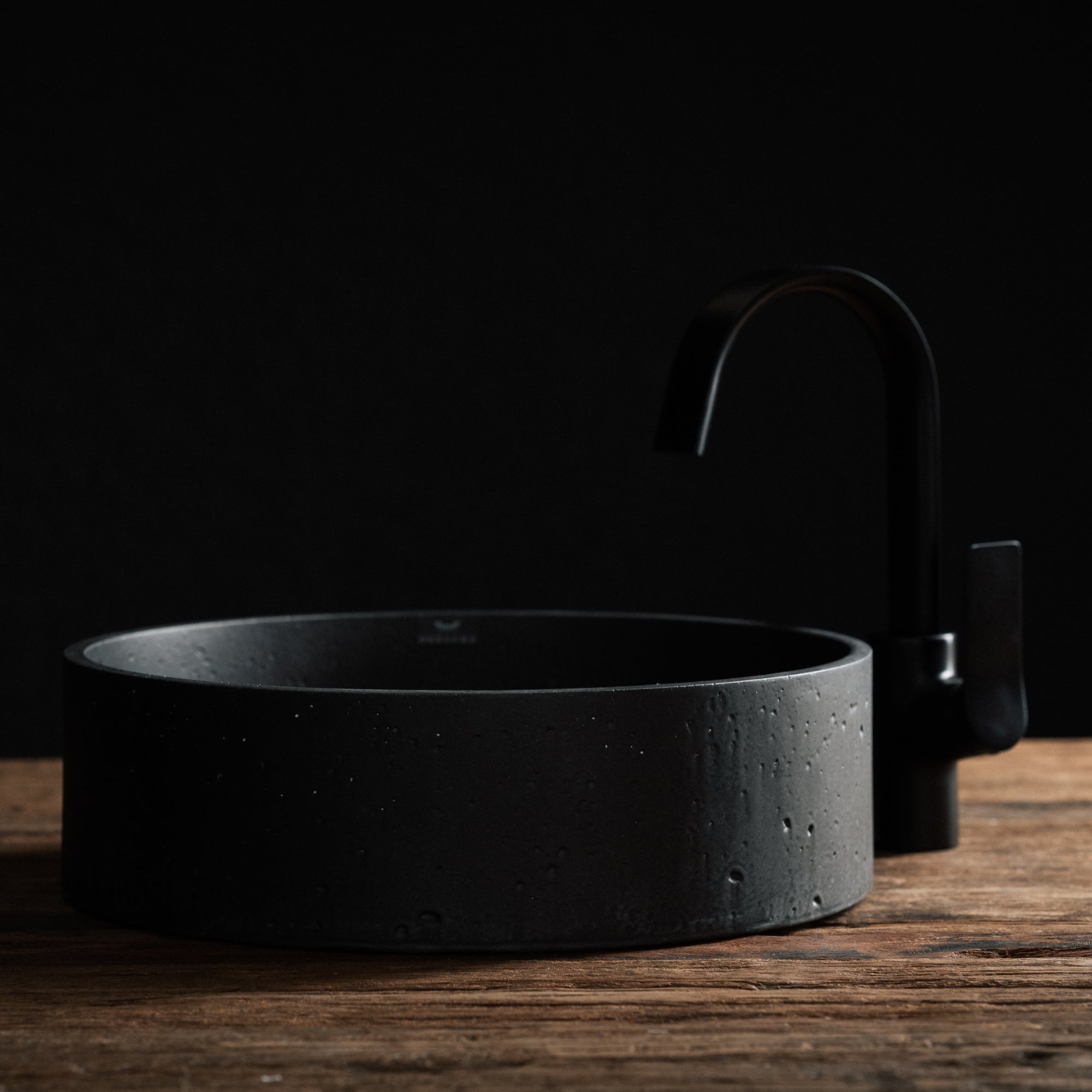 01-WB Round Waschbecken schwarz